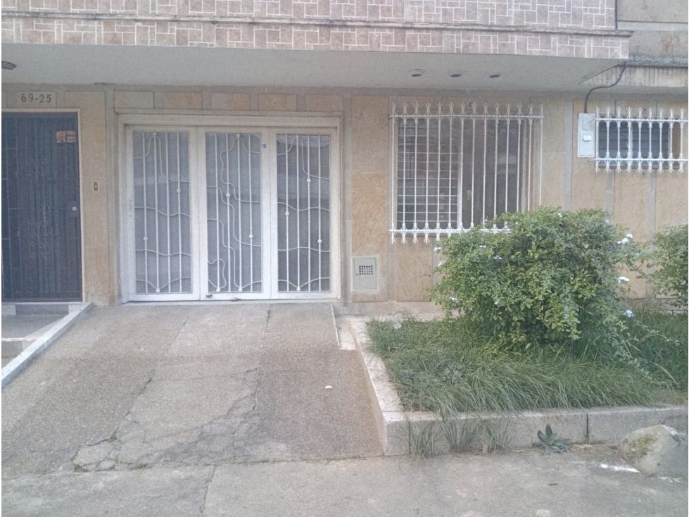 Casa en arriendo Antioquia Medellín Naranjal 173 m2 Habitaciones 5 Baños 3 Garajes 1 Precio $5500000