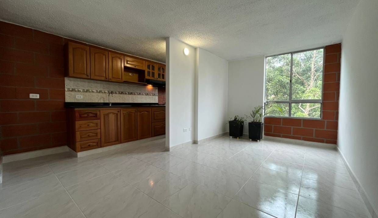 Apartamento en arriendo Antioquia Envigado Jardines 70 m2 Habitaciones 3 Baños 2 Garajes 0 Precio $2400000