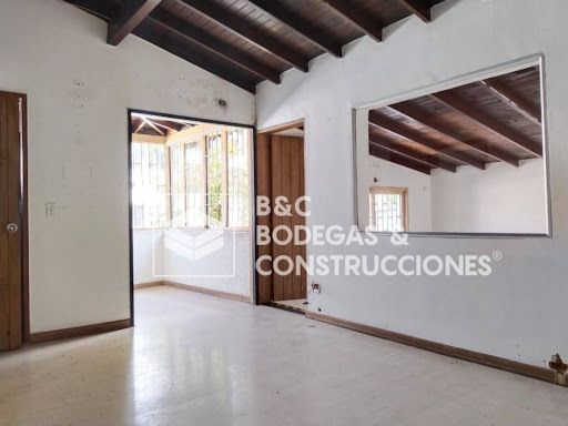 Casa en arriendo Antioquia Medellín La Candelaria 300 m2 Habitaciones 6 Baños 4 Garajes 3 Precio $17000000