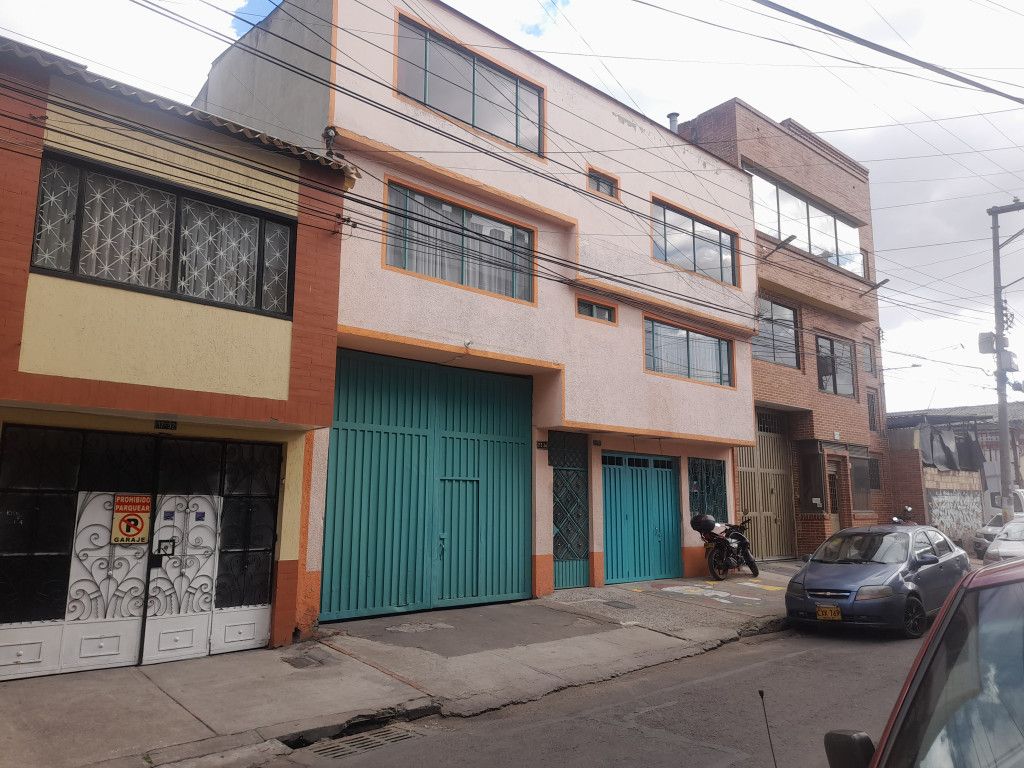 Bodega en arriendo Cundinamarca Bogotá Giralda 300 m2 Habitaciones 0 Baños 1 Garajes 10 Precio $10500000