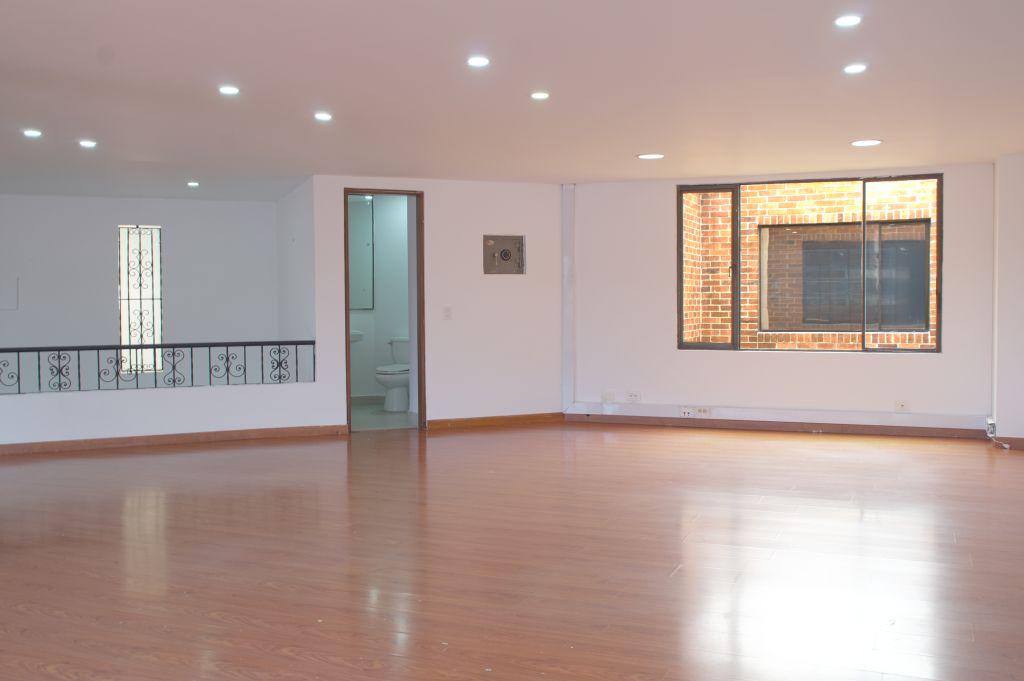 Local en arriendo Cundinamarca Bogotá La Castellana 230 m2 Habitaciones 0 Baños 2 Garajes 4 Precio $14950000