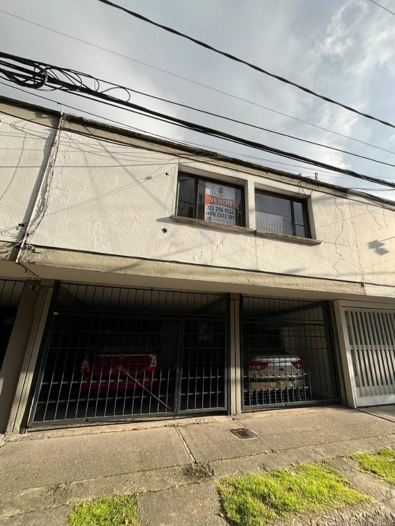 Casa en venta Cundinamarca Bogotá Polo Club 230 m2 Habitaciones 4 Baños 3 Garajes 2 Precio $1100000000