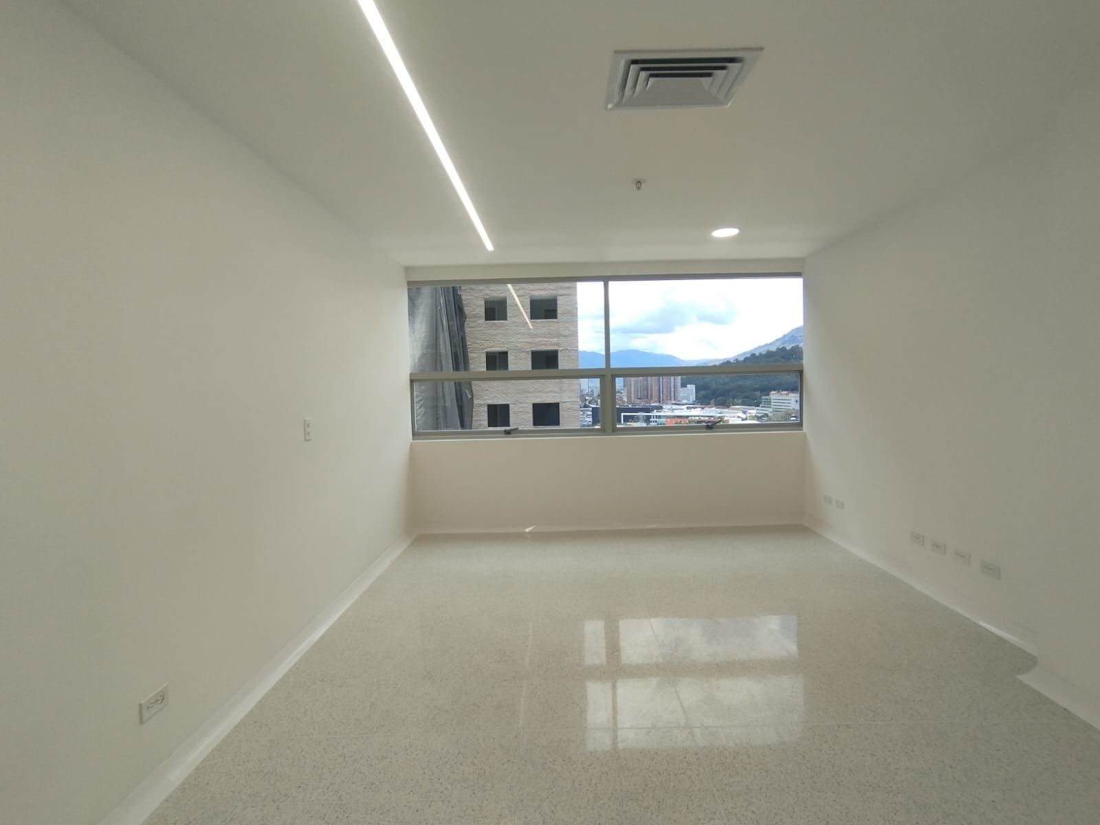 Consultorio en arriendo Antioquia Medellín Simesa 38 m2 Habitaciones 0 Baños 1 Garajes 1 Precio $4500000