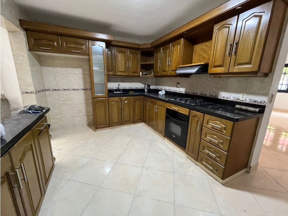 Casa en arriendo Antioquia Envigado Primavera 180 m2 Habitaciones 6 Baños 2 Garajes 0 Precio $3850000