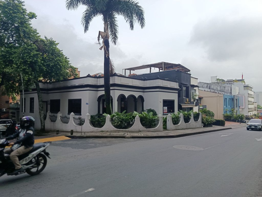 Casa en arriendo Valle Del Cauca Cali Juanambú 360 m2 Habitaciones 6 Baños 3 Garajes 0 Precio $9500000