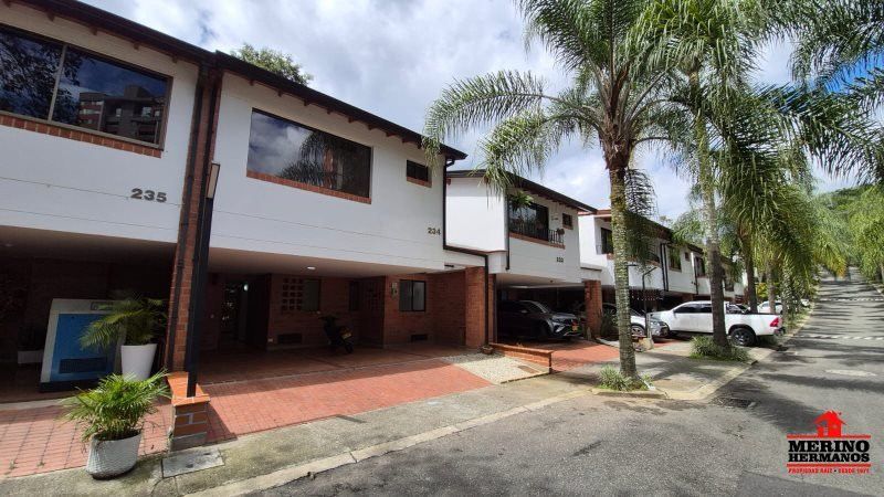 Casa en arriendo Antioquia Envigado La Inmaculada 230 m2 Habitaciones 3 Baños 6 Garajes 4 Precio $8000000