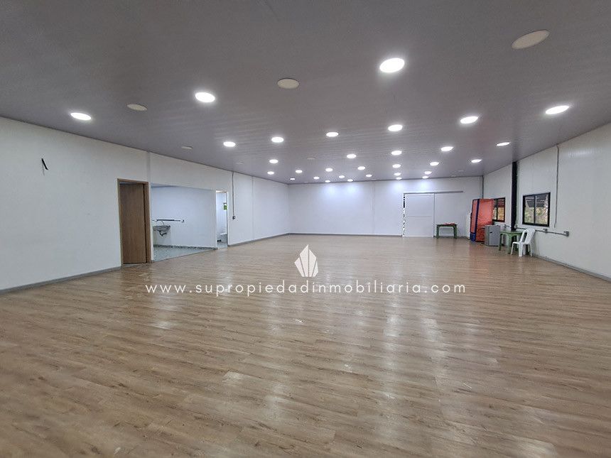 Bodega en arriendo Antioquia Envigado El Chinguí 350 m2 Habitaciones 0 Baños 3 Garajes 4 Precio $17000000