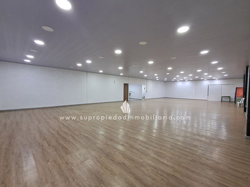 Bodega en arriendo Antioquia Envigado El Chinguí 350 m2 Habitaciones 0 Baños 3 Garajes 4 Precio $17000000