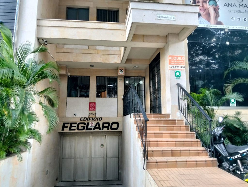 Oficina en arriendo Valle Del Cauca Cali San Vicente 103 m2 Habitaciones 0 Baños 2 Garajes 0 Precio $2800000