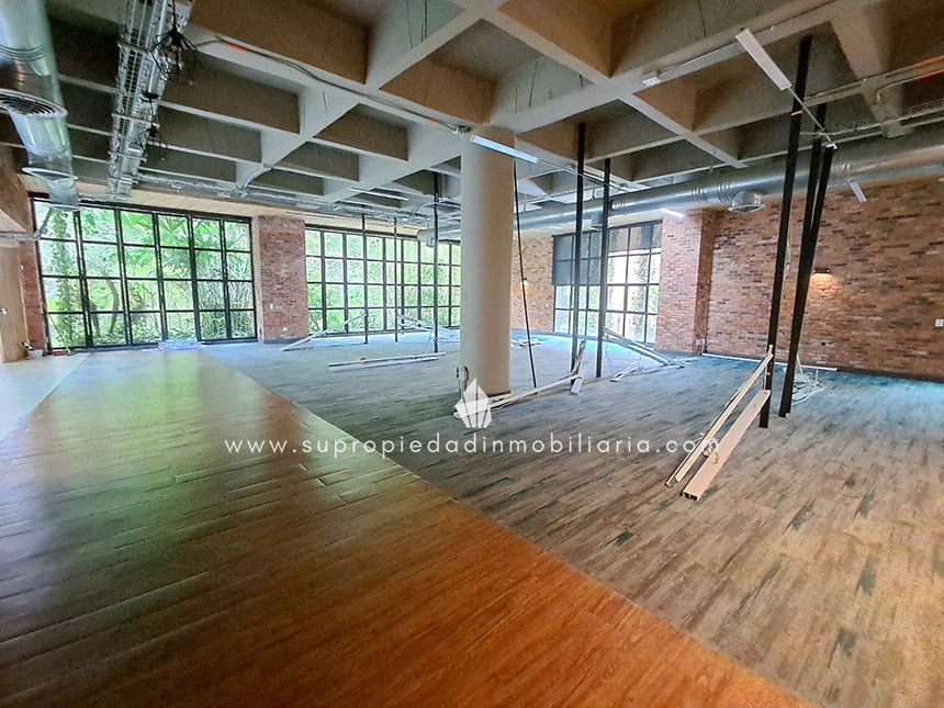 Oficina en arriendo Antioquia Medellín Las Lomas No1 300 m2 Habitaciones 0 Baños 4 Garajes 5 Precio $22500000