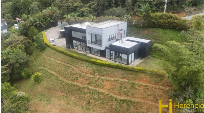 Casa en arriendo o venta Antioquia Bello Asd 280 m2 Habitaciones 3 Baños 3 Garajes 2 Precio venta $1800000000 Precio arriendo $5000000