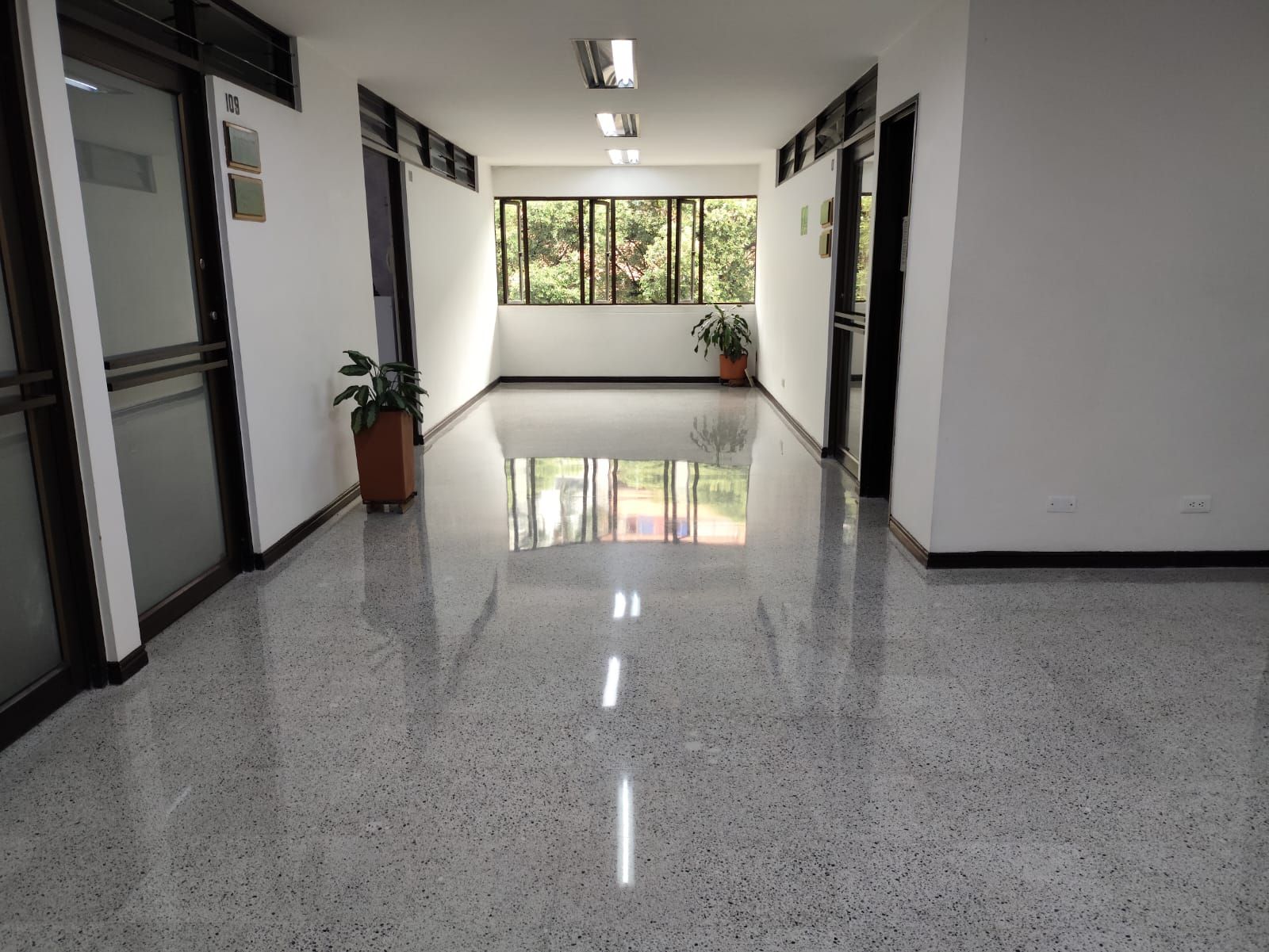 Consultorio en arriendo Antioquia Medellín Suramericana 42 m2 Habitaciones 0 Baños 1 Garajes 1 Precio $2400000