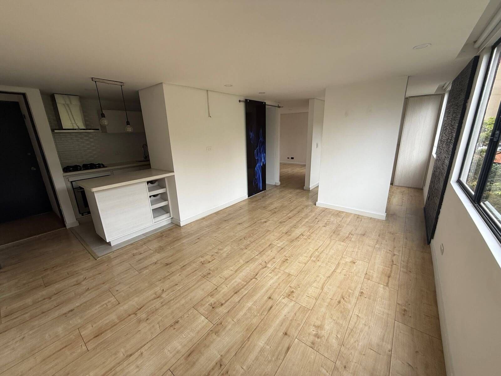 Apartaestudio en arriendo Antioquia Medellín Loma De Los Bernal 45 m2 Habitaciones 1 Baños 1 Garajes 1 Precio $2350000