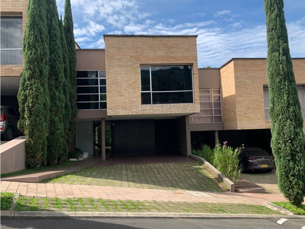 Casa en arriendo Antioquia Envigado Loma Del Atravesado 200 m2 Habitaciones 5 Baños 5 Garajes 2 Precio $12400000