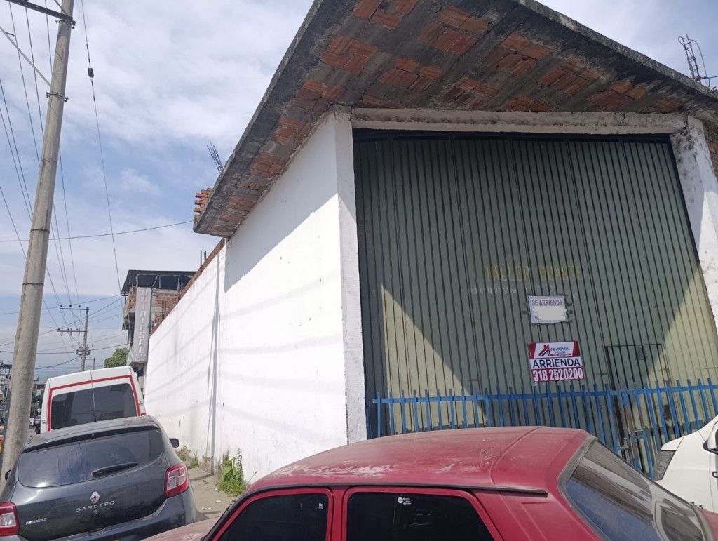 Bodega en arriendo Valle Del Cauca Cali Porvenir 330 m2 Habitaciones 0 Baños 2 Garajes 2 Precio $6500000