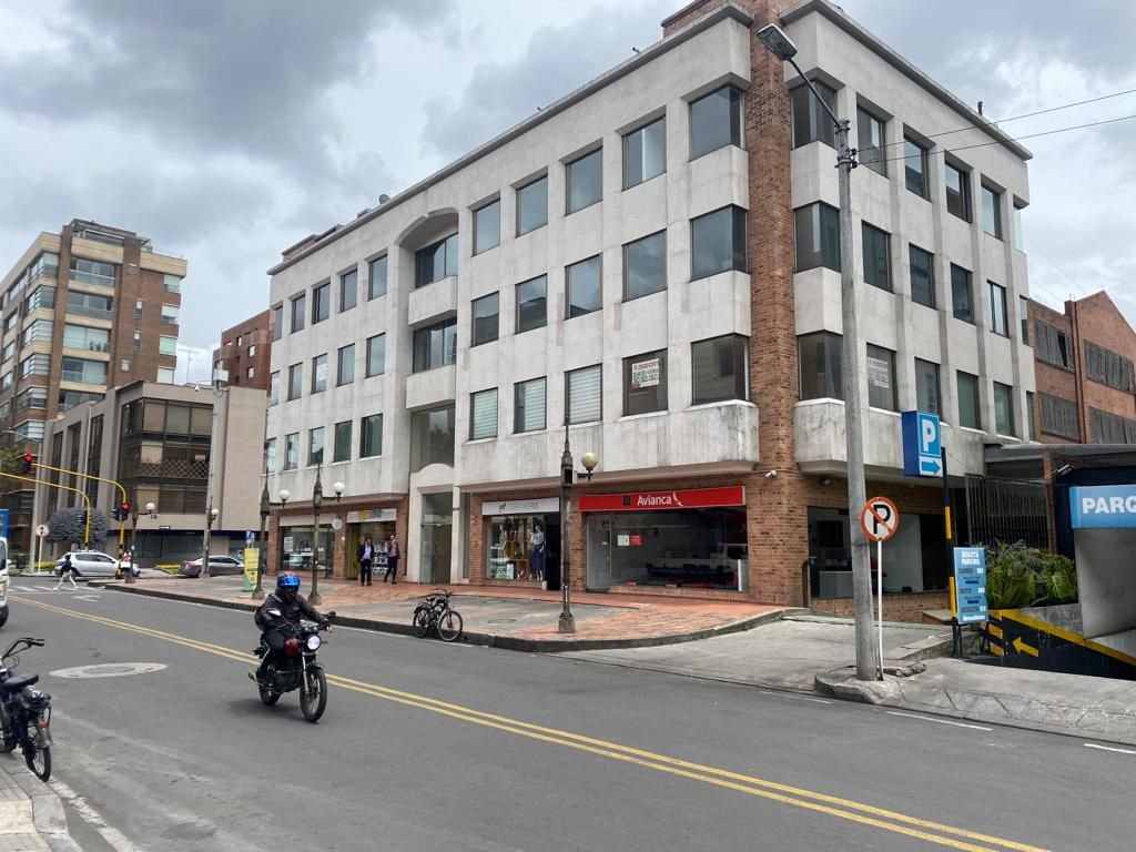 Edificio en venta Cundinamarca Bogotá Chicó Norte 2687 m2 Habitaciones 17 Baños 10 Garajes 15 Precio $14000000000
