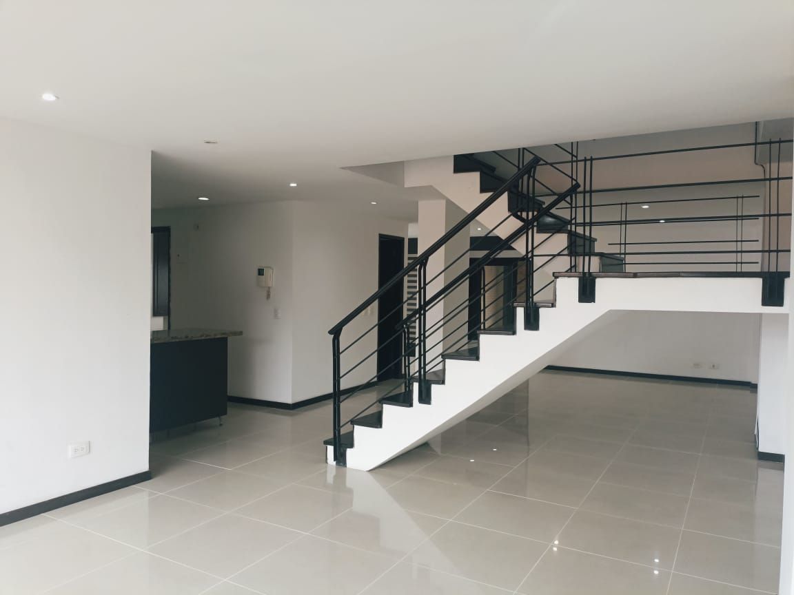 Apartamento en arriendo Antioquia Medellín Miravalle 240 m2 Habitaciones 3 Baños 3 Garajes 1 Precio $5250000