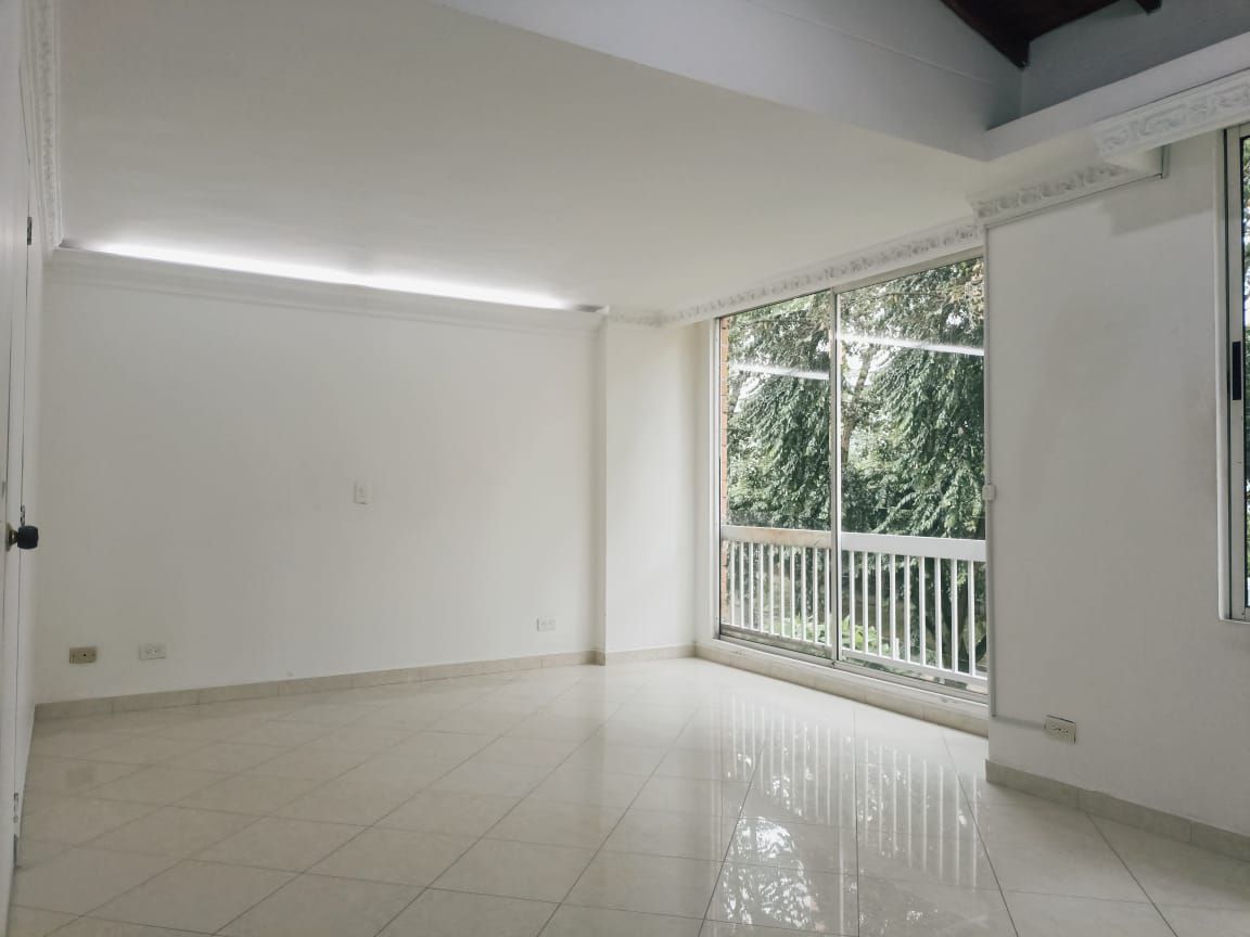 Casa en arriendo o venta Antioquia Medellín Loma De Los Bernal 140 m2 Habitaciones 4 Baños 4 Garajes 1 Precio venta $770000000 Precio arriendo $4400000