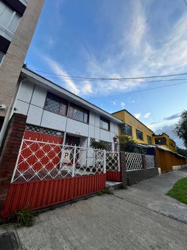 Casa en arriendo Cundinamarca Bogotá Quinta Paredes 125 m2 Habitaciones 4 Baños 3 Garajes 3 Precio $3800000