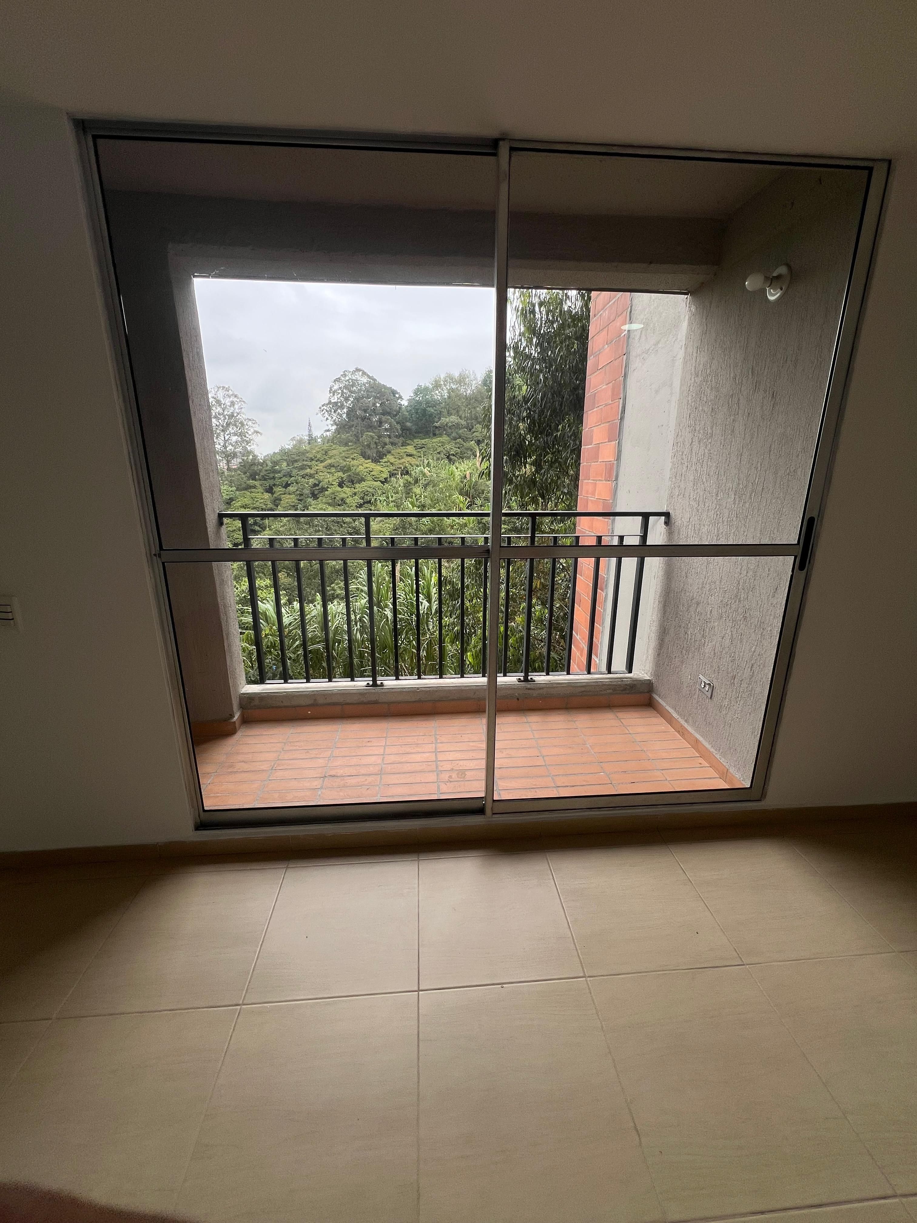 Apartamento en arriendo Antioquia Sabaneta Los Alcázares 65 m2 Habitaciones 3 Baños 2 Garajes 1 Precio $2400000