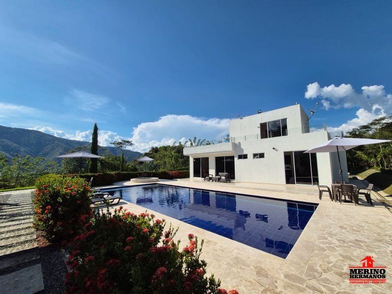 Finca en arriendo Antioquia Sopetrán Sopetran 250 m2 Habitaciones 4 Baños 6 Garajes 10 Precio $13000000