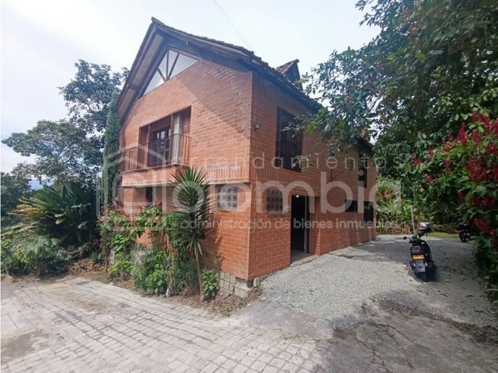 Casa en arriendo Antioquia Envigado Asd 300 m2 Habitaciones 3 Baños 3 Garajes 10 Precio $5500000