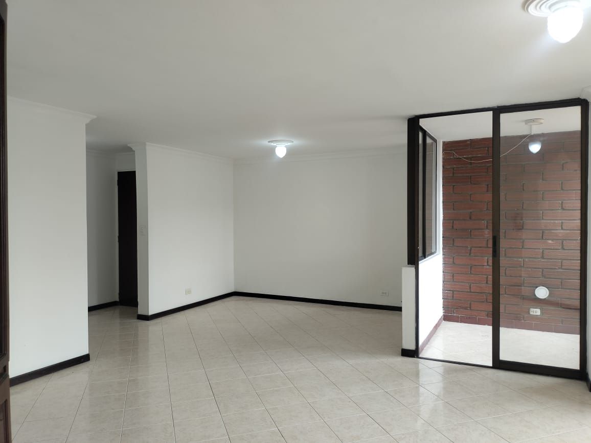 Apartamento en arriendo Antioquia Envigado El Portal 127 m2 Habitaciones 4 Baños 2 Garajes 1 Precio $3550000