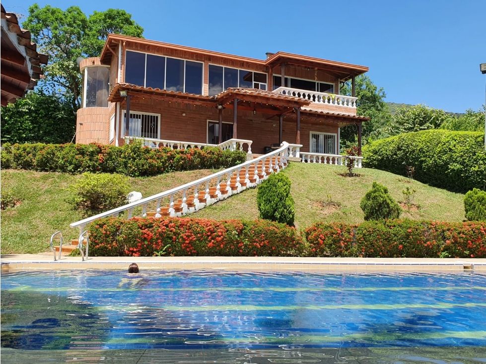 Finca en venta Antioquia San Jerónimo San Jerónimo 200 m2 Habitaciones 4 Baños 2 Garajes 7 Precio $1100000000