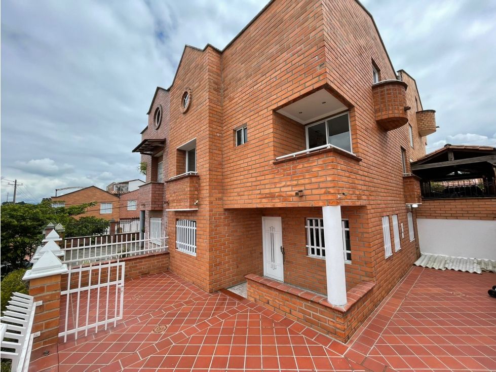 Casa en venta Antioquia Marinilla Las Margaritas 260 m2 Habitaciones 5 Baños 5 Garajes 1 Precio $950000000