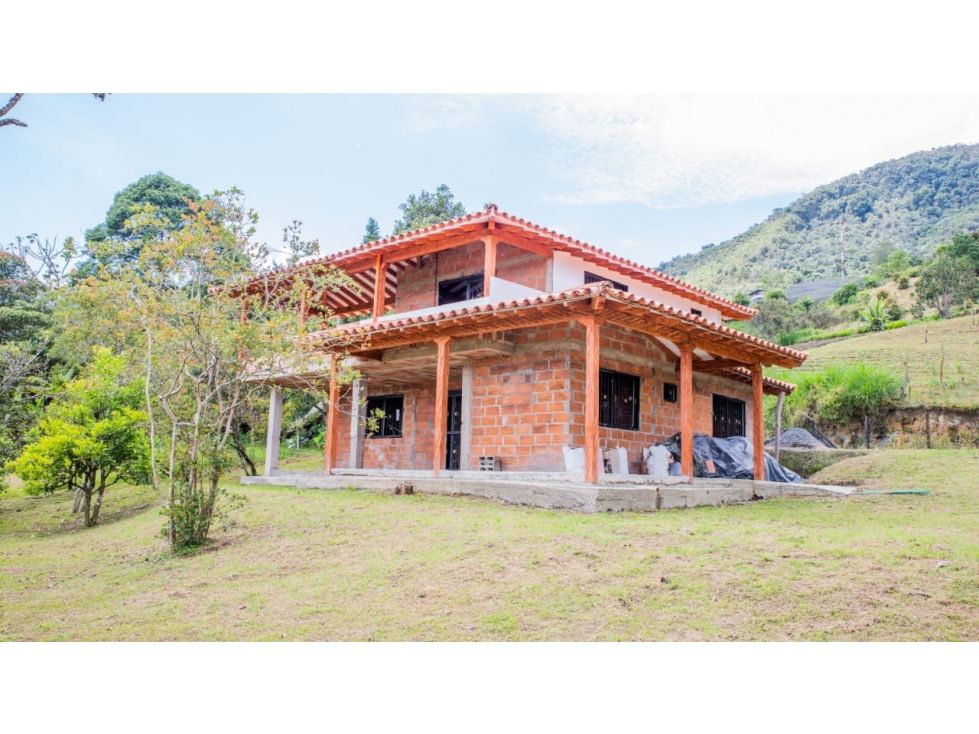 Finca en venta Antioquia El Carmen De Viboral El Carmen De Viboral 4680 m2 Habitaciones 4 Baños 2 Garajes 0 Precio $850000000