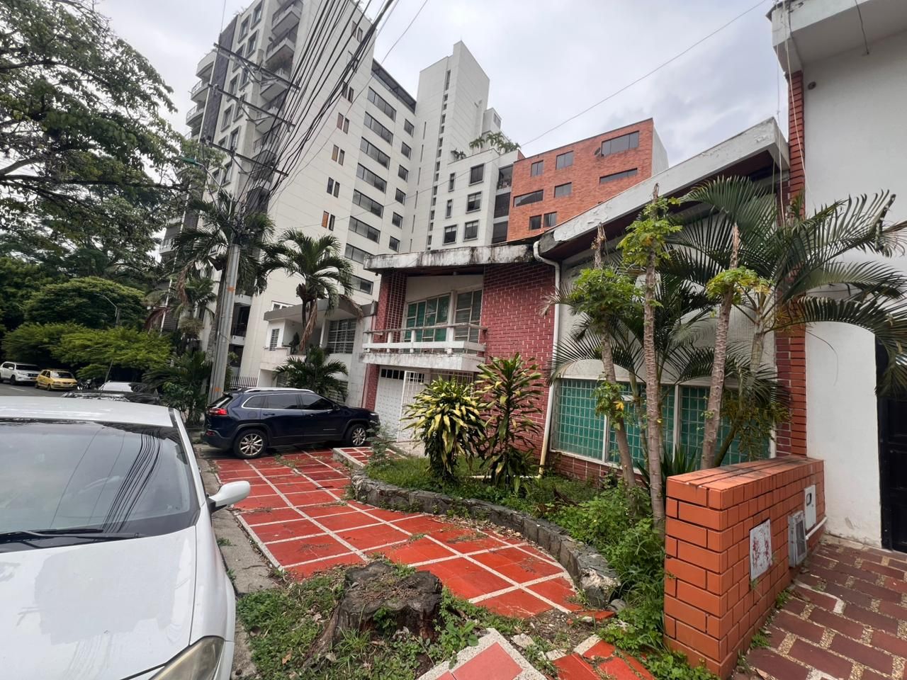 Lote en venta Valle Del Cauca Cali Santa Teresita 297 m2 Habitaciones 0 Baños 4 Garajes 2 Precio $650000000