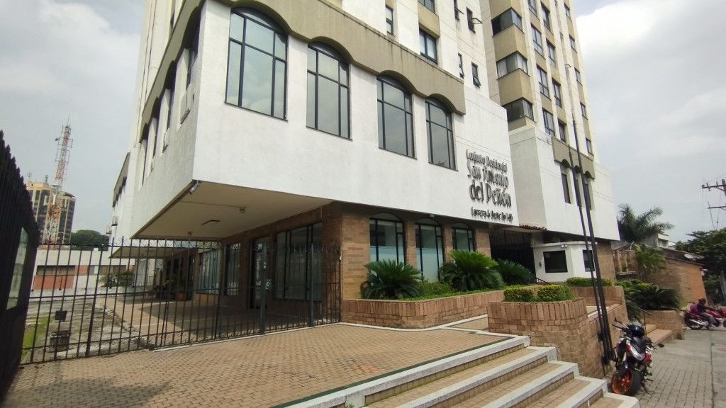 Oficina en arriendo Valle Del Cauca Cali El Peñón 213 m2 Habitaciones 0 Baños 3 Garajes 1 Precio $9937000