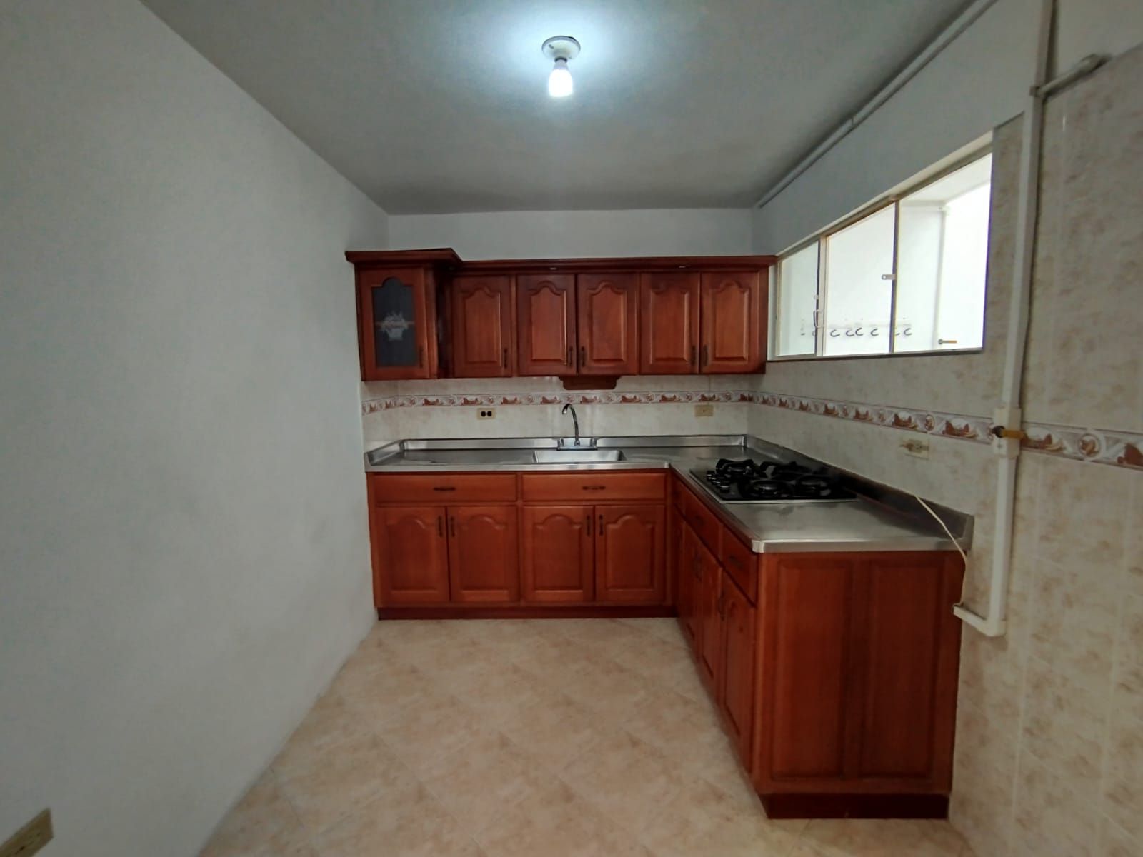 Casa en arriendo Antioquia Rionegro Centro 200 m2 Habitaciones 4 Baños 2 Garajes 0 Precio $2800000