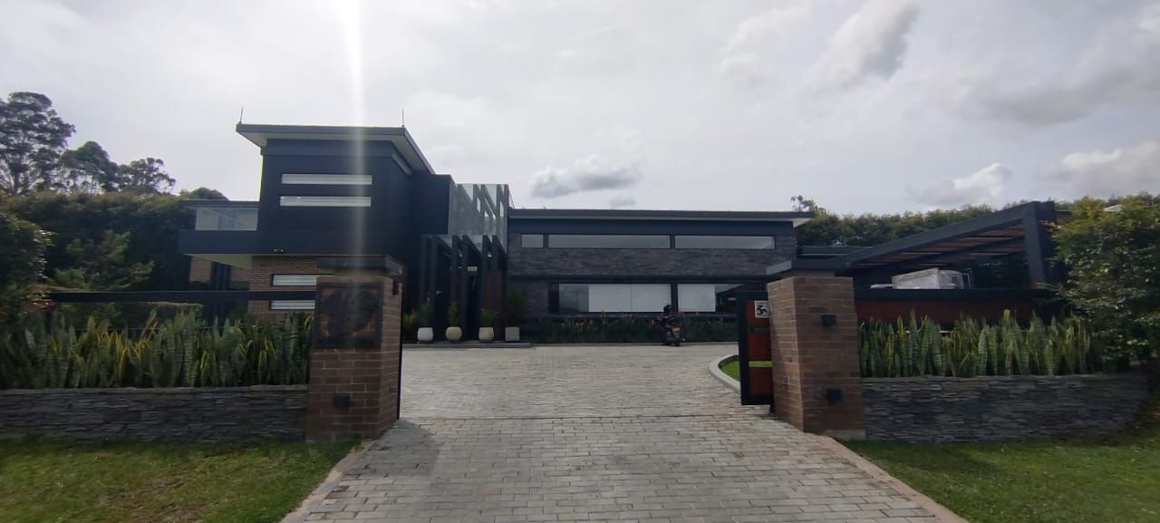 Casa en arriendo o venta Antioquia Rionegro El Porvenir 570 m2 Habitaciones 5 Baños 4 Garajes 3 Precio venta $6500000000 Precio arriendo $35616629