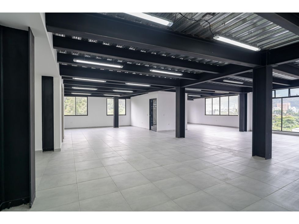 Oficina en arriendo Antioquia Medellín Tenche 210 m2 Habitaciones 0 Baños 3 Garajes 2 Precio $14000000