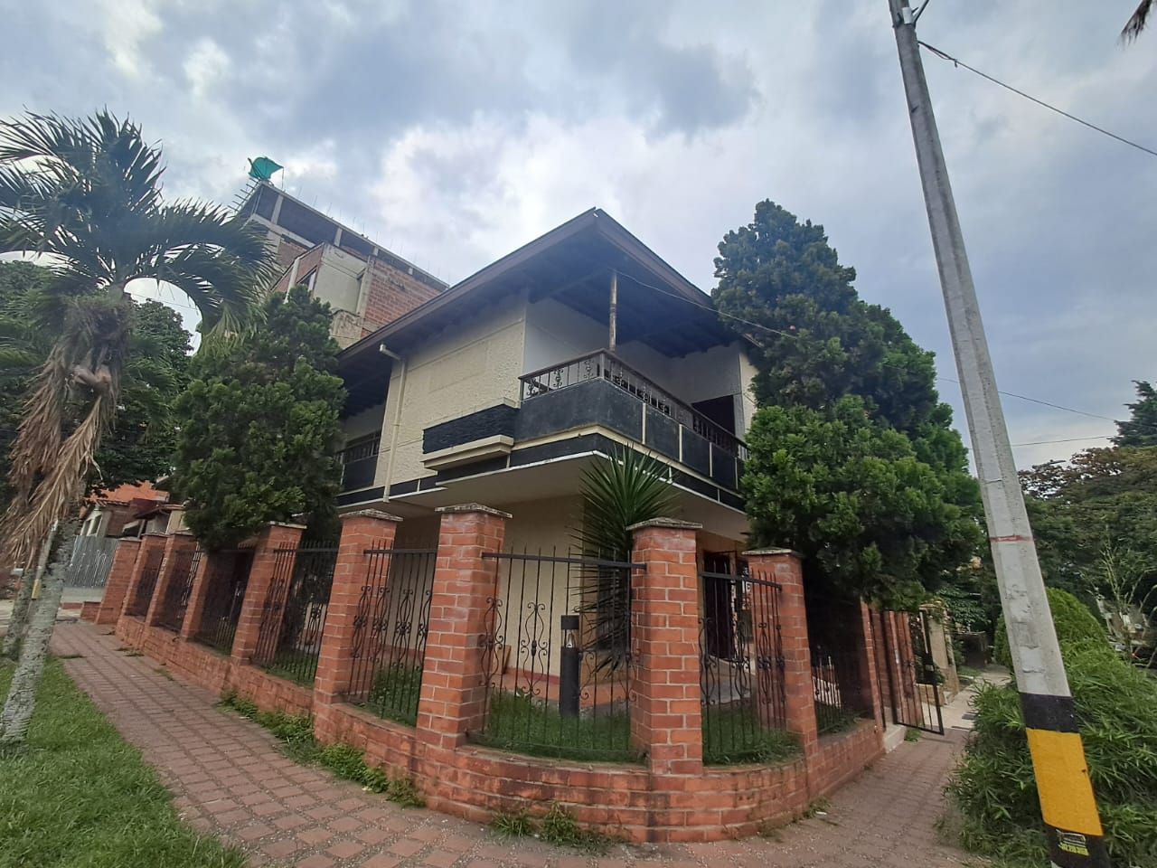 Casa en arriendo Antioquia Medellín Simon Bolivar 300 m2 Habitaciones 4 Baños 3 Garajes 0 Precio $7000000