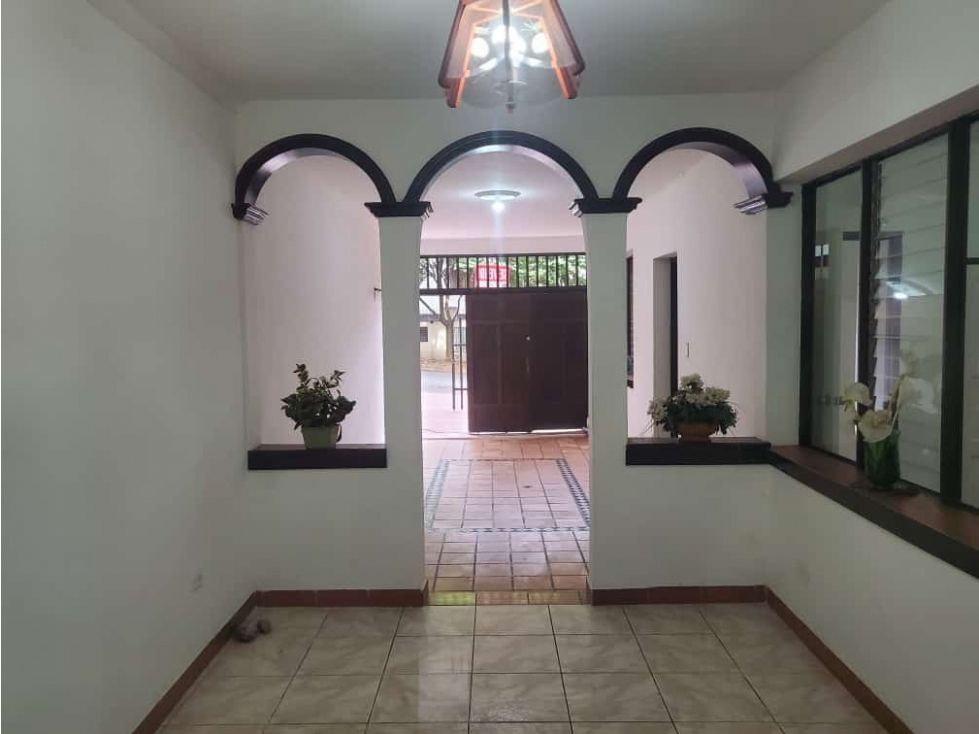Casa en arriendo Antioquia Medellín Enciso 150 m2 Habitaciones 4 Baños 3 Garajes 1 Precio $3200000
