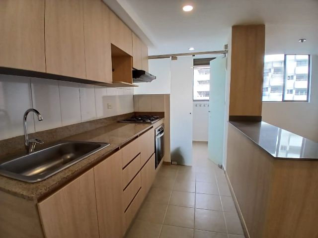 Apartamento en arriendo Antioquia Envigado Jardines 100 m2 Habitaciones 3 Baños 3 Garajes 2 Precio $4200000