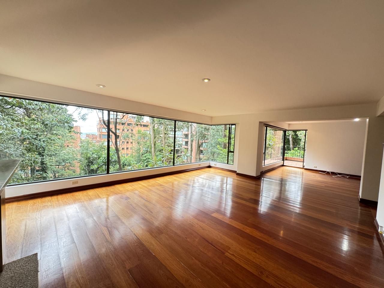 Apartamento en venta Cundinamarca Bogotá Los Rosales 301 m2 Habitaciones 4 Baños 4 Garajes 2 Precio $16000000