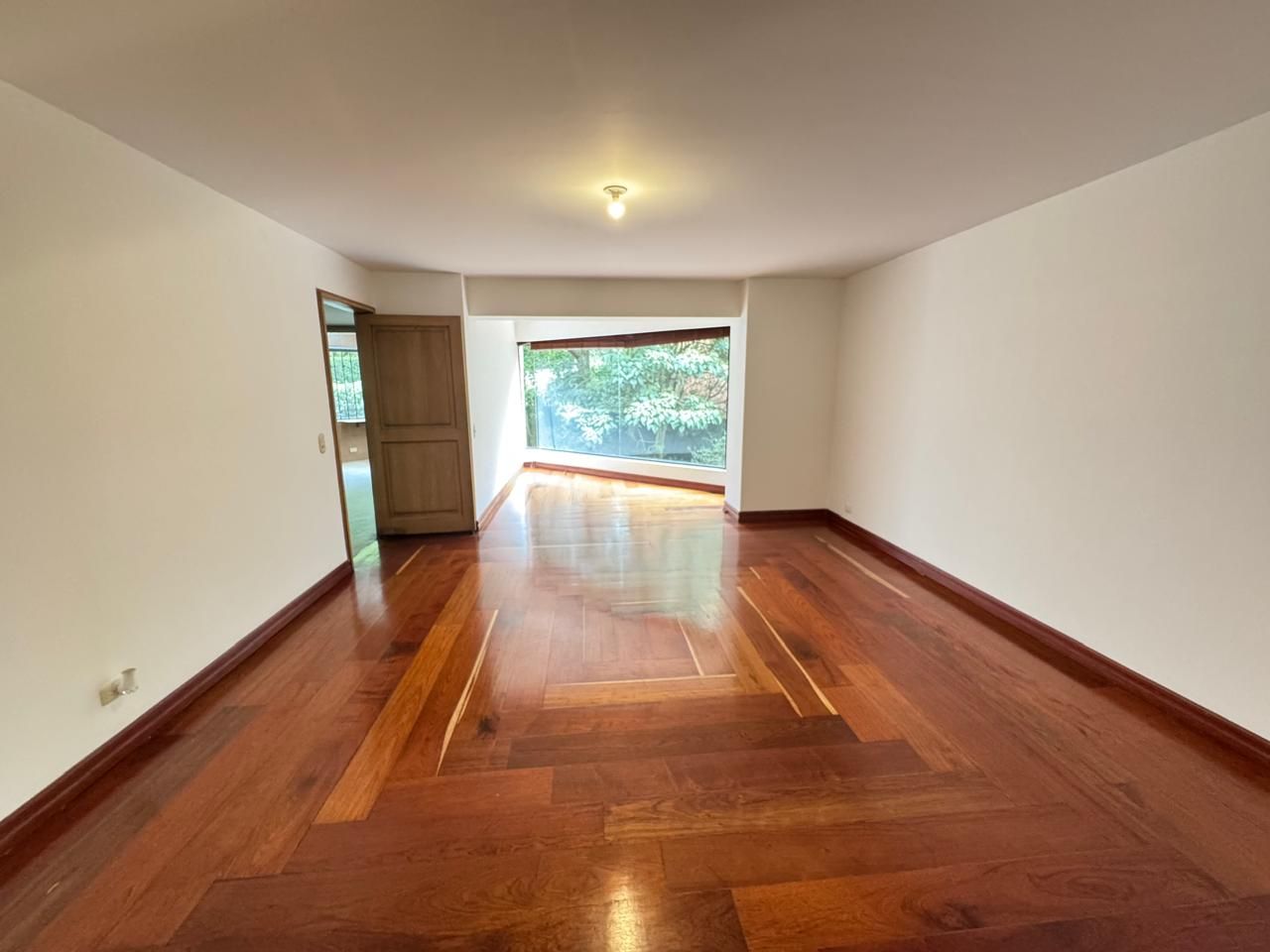 Apartamento en arriendo Cundinamarca Bogotá Los Rosales 301 m2 Habitaciones 4 Baños 4 Garajes 2 Precio $16000000
