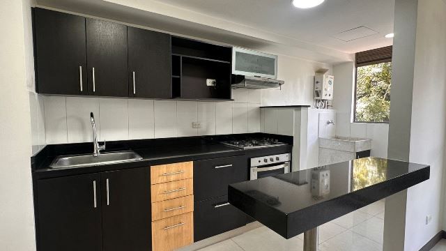 Apartamento en arriendo Antioquia Envigado Jardines 80 m2 Habitaciones 3 Baños 2 Garajes 1 Precio $3700000