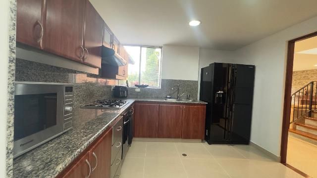 Apartamento en venta Antioquia Envigado Jardines 195 m2 Habitaciones 3 Baños 4 Garajes 2 Precio $1920000000