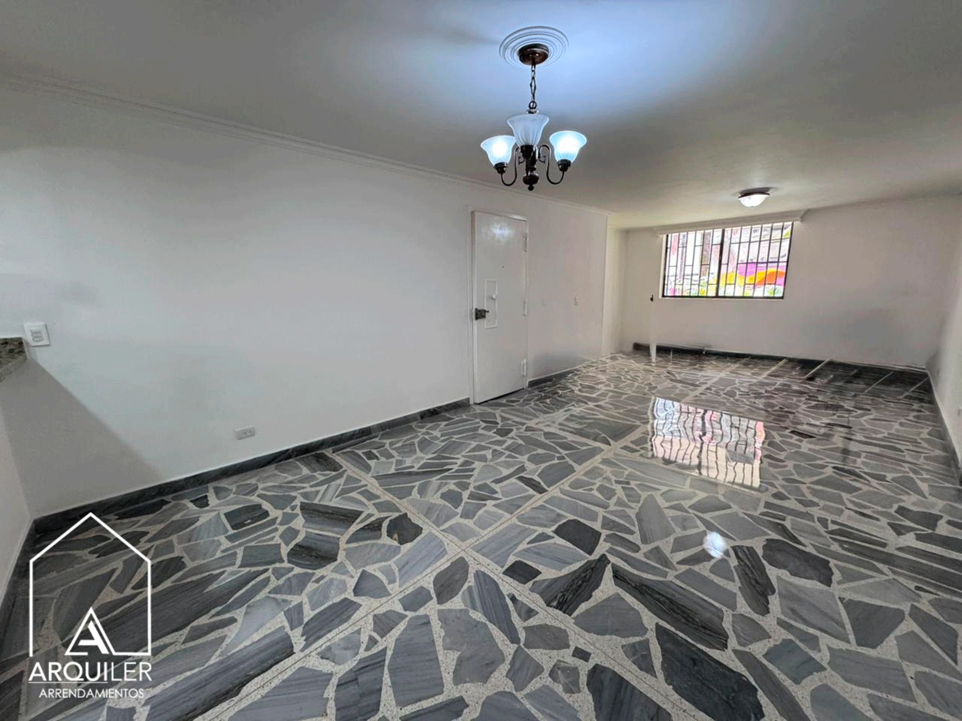 Apartamento en arriendo Antioquia Medellín Laureles 132 m2 Habitaciones 4 Baños 3 Garajes 0 Precio $4000000