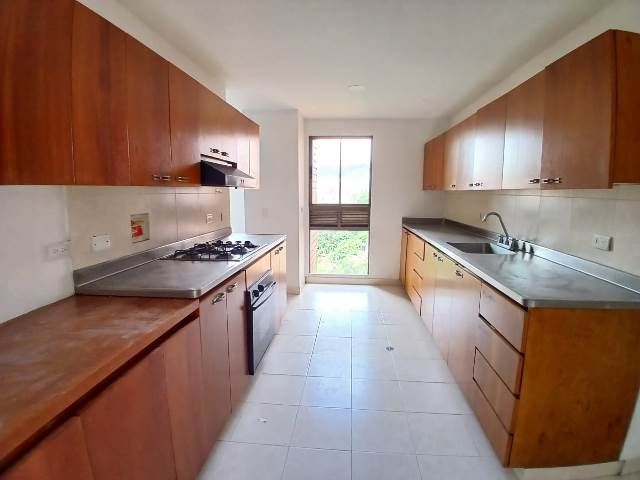 Apartamento en arriendo Antioquia Medellín Villanueva 265 m2 Habitaciones 3 Baños 4 Garajes 4 Precio $9300000