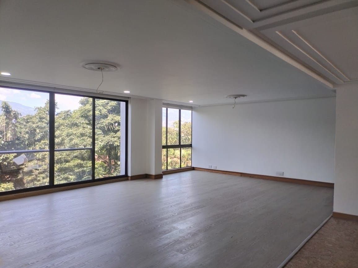 Apartamento en arriendo Antioquia Medellín Astorga 245 m2 Habitaciones 4 Baños 4 Garajes 2 Precio $9800000