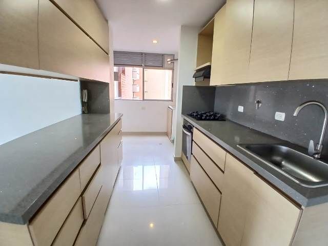 Apartamento en arriendo Antioquia Envigado Jardines 120 m2 Habitaciones 3 Baños 3 Garajes 2 Precio $4900000