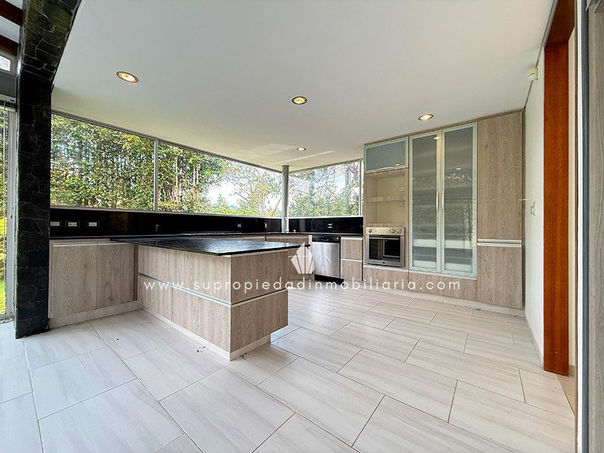 Casa en arriendo Antioquia Envigado La Clarita 400 m2 Habitaciones 4 Baños 6 Garajes 5 Precio $15000000