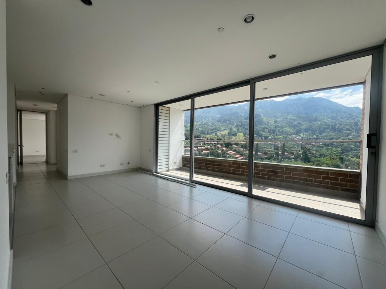 Apartamento en arriendo Antioquia Envigado La Inmaculada 100 m2 Habitaciones 3 Baños 3 Garajes 2 Precio $5750000