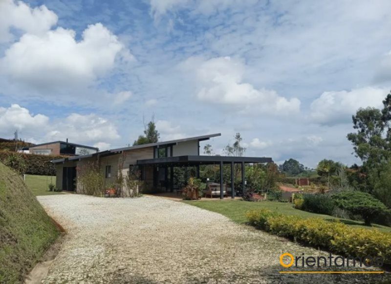 Finca en arriendo Antioquia El Carmen De Viboral El Carmen De Viboral 2600 m2 Habitaciones 4 Baños 5 Garajes 1 Precio $6000000