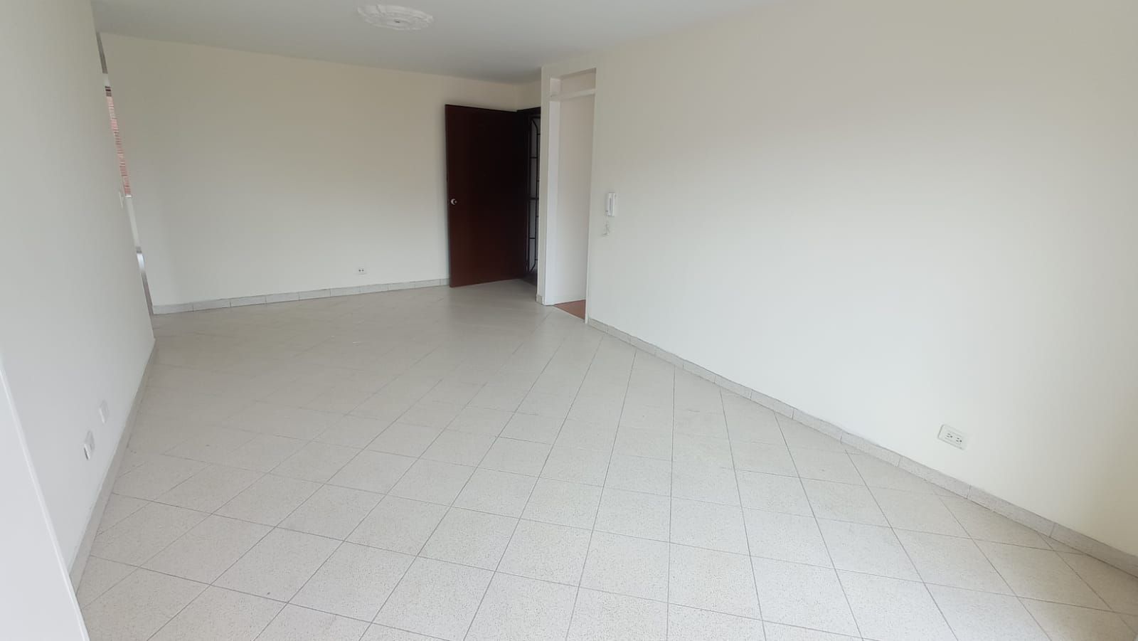 Apartamento en arriendo Antioquia Medellín Los Alpes 95 m2 Habitaciones 3 Baños 2 Garajes 1 Precio $2800000